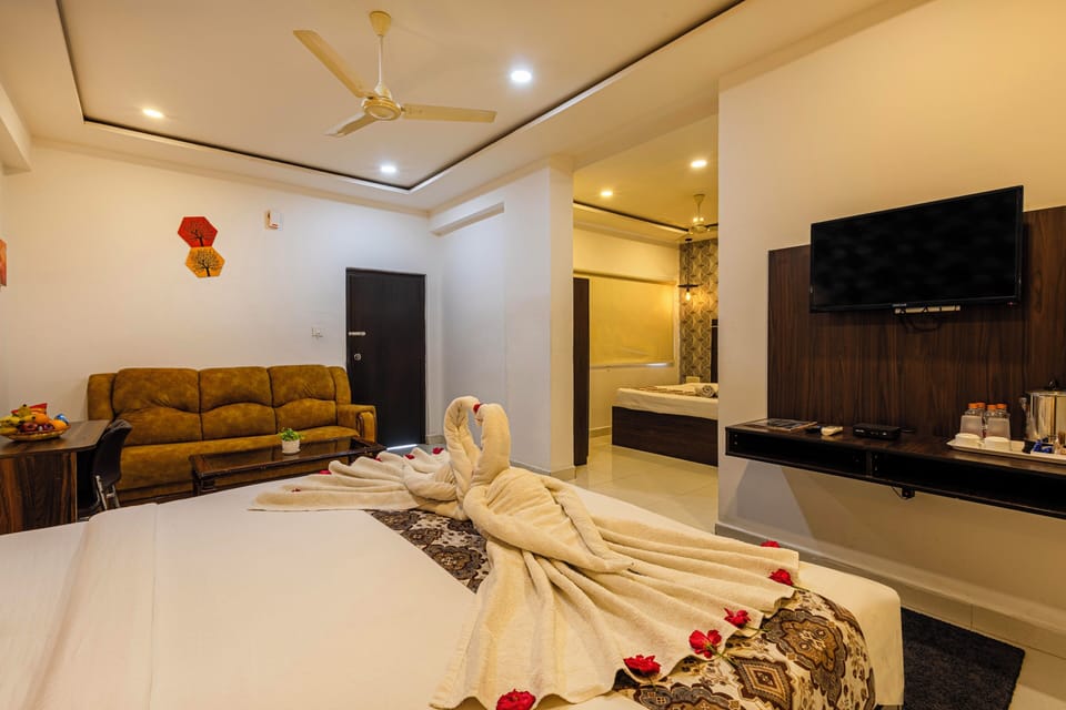 Family Double Room, 1 King Bed, Private Bathroom, Tower | Desk, laptop workspace, soundproofing, free WiFi
