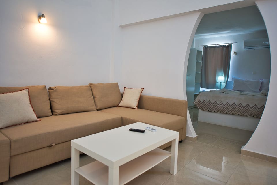 In-room safe, soundproofing, iron/ironing board, free WiFi