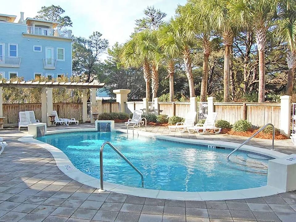 Community pool