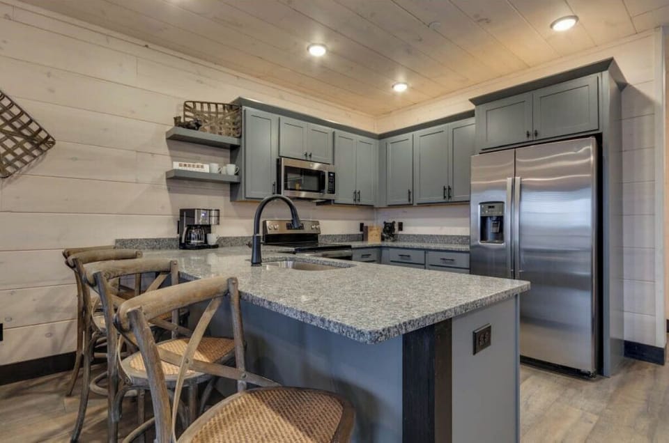 Bluemoon Ridge's fully equipped kitchen