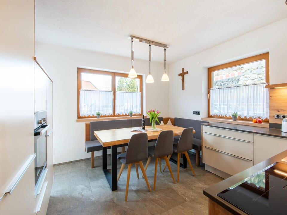 Chalet | Dining