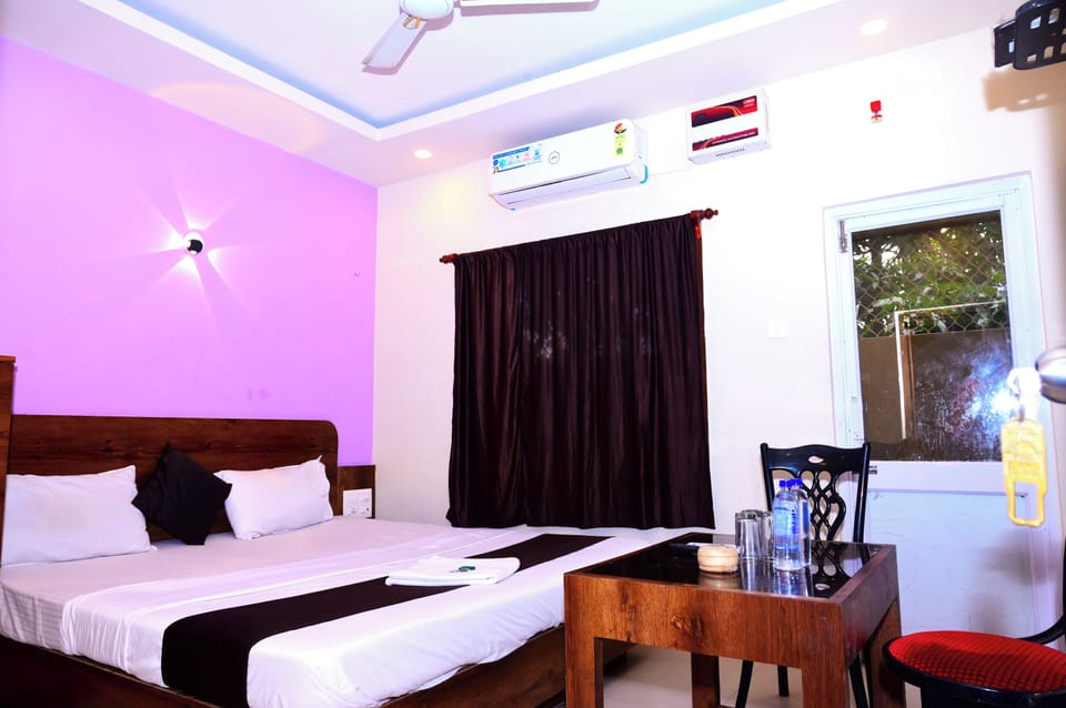 Desk, WiFi (free), bed sheets