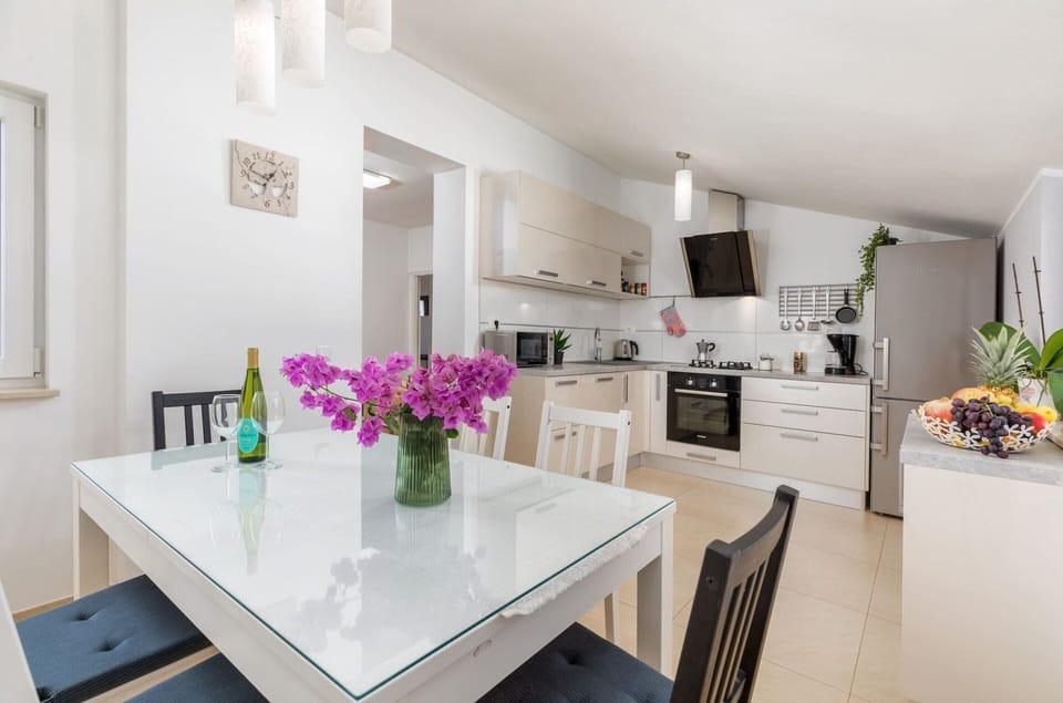 Apartment | Dining