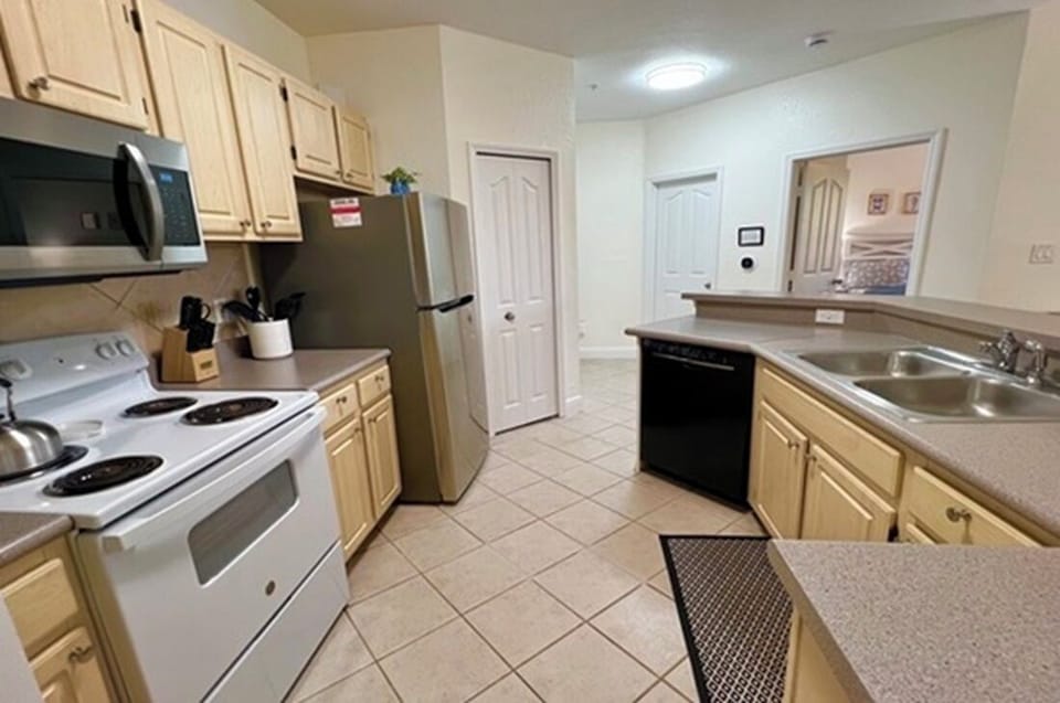 Microwave, Stove, Coffee Maker, Toaster, Blender, Pots, Pans and so much more ..