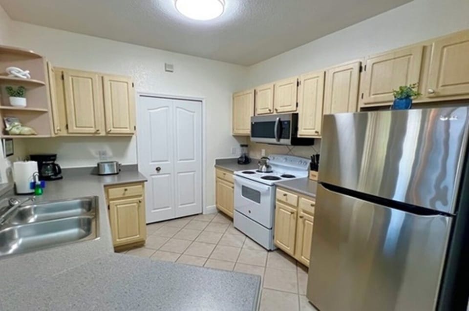 Fully Equipped Kitchen !