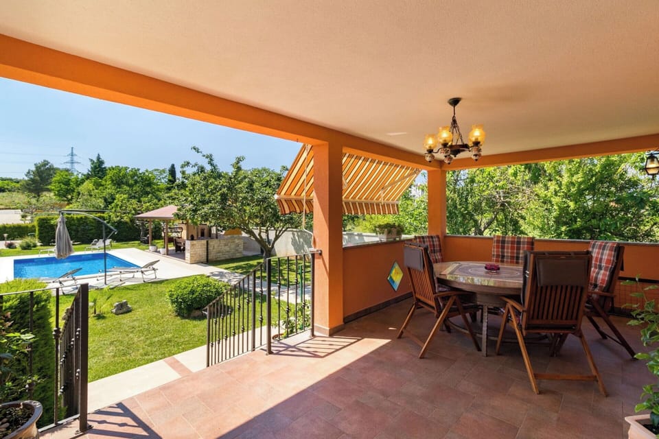 House | Outdoor dining