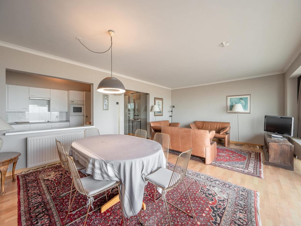 Apartment | Dining