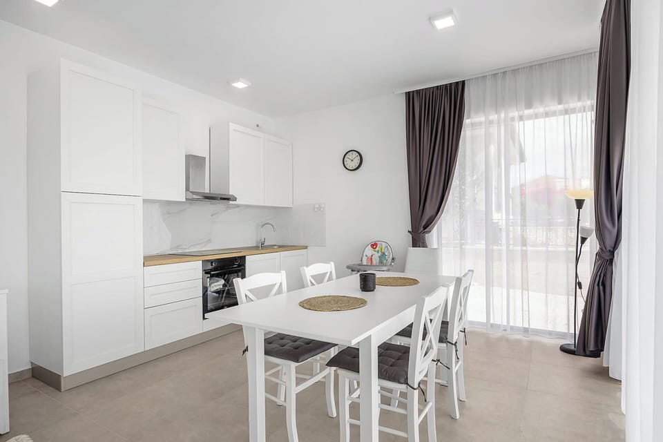 Apartment | Private kitchen | Highchair