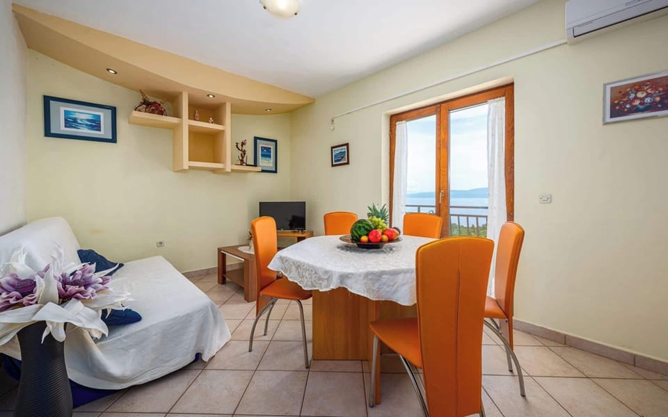 Apartment | Dining