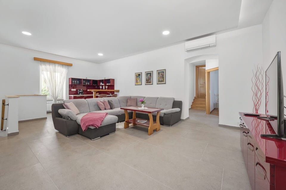 Villa | Living room | Fireplace