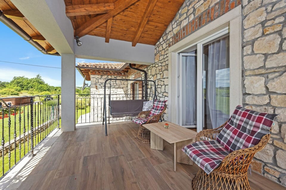 Villa | Balcony