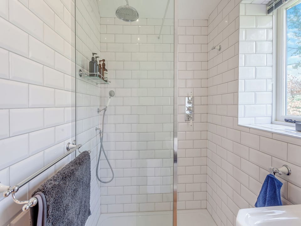 Bathroom | The Lodge at Edenbridge, Shepton Mallet