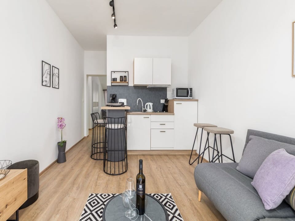 Apartment | Living room | Fireplace