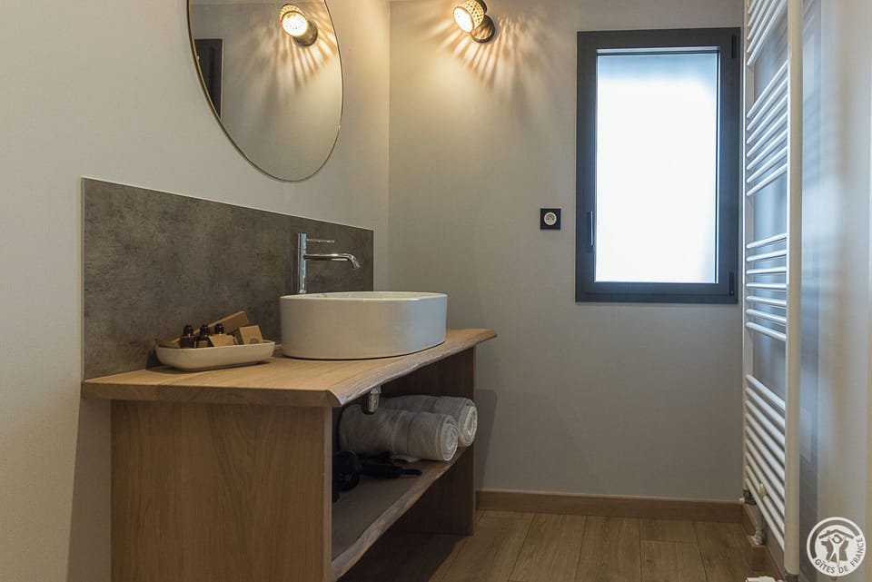 OLYMPIE | Bathroom | Hair dryer, bathrobes, towels, soap