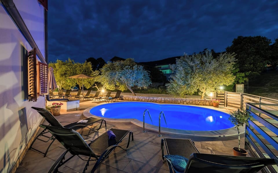 Apartment | Pool | Outdoor pool, a heated pool