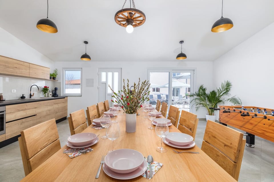 Villa | Dining