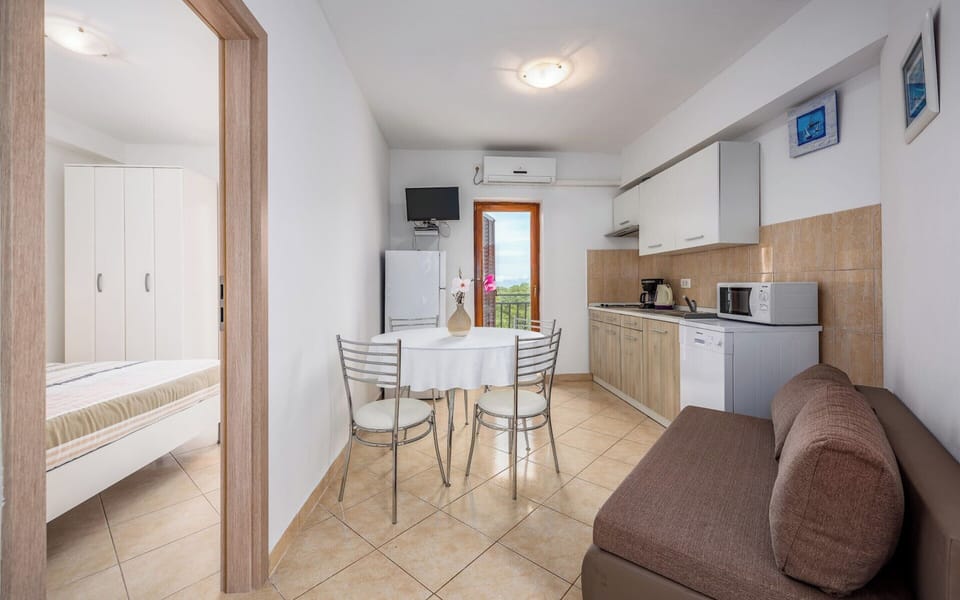 Apartment | Private kitchen | Highchair