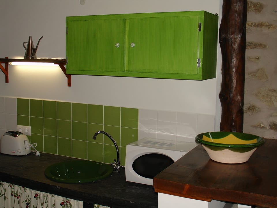 Standard House, Mountain View | Private kitchen | Fridge, microwave, stovetop, toaster
