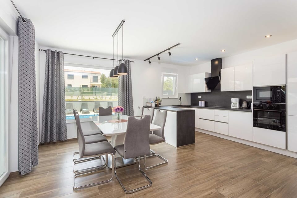 House | Private kitchen | Highchair