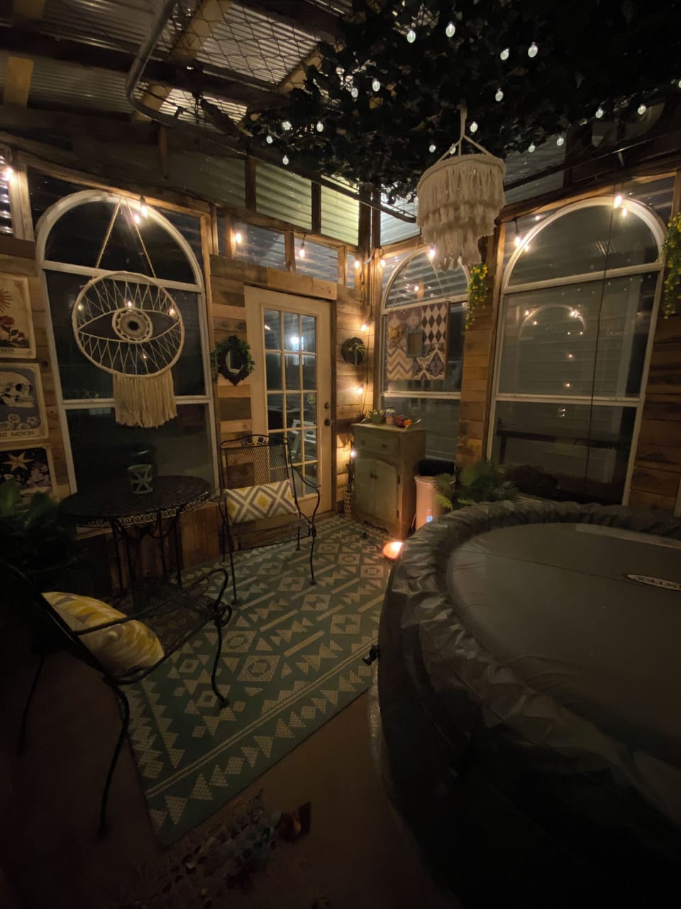 Indoor spa tub
