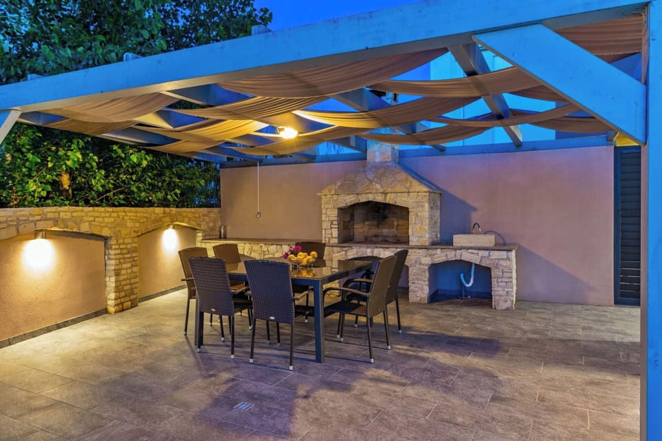 Villa | Outdoor dining