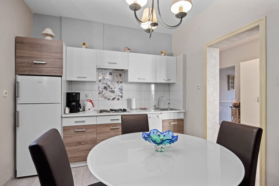 Apartment | Dining