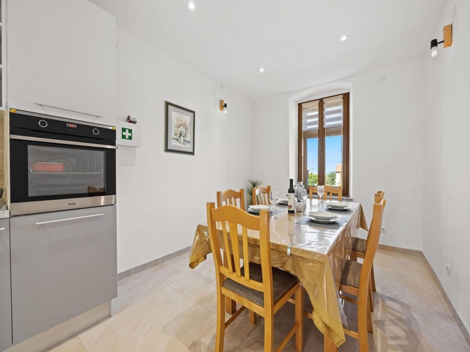 Apartment | Dining
