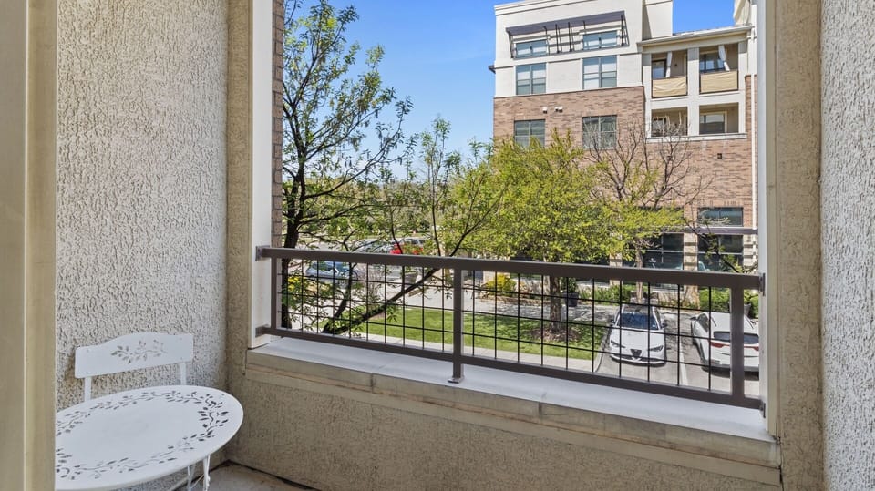 Balcony and two chairs / table