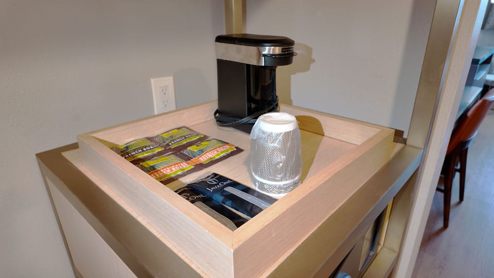 Deluxe Single Room, Non Smoking | Premium bedding, in-room safe, individually furnished, desk
