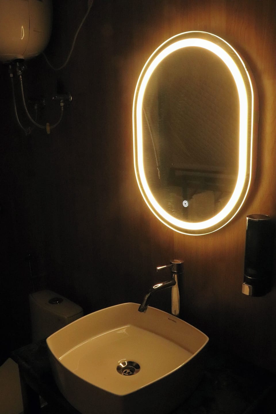 Luxury Double or Twin Room, Balcony, Mountain View | Bathroom | Shower, hair dryer, slippers, bidet