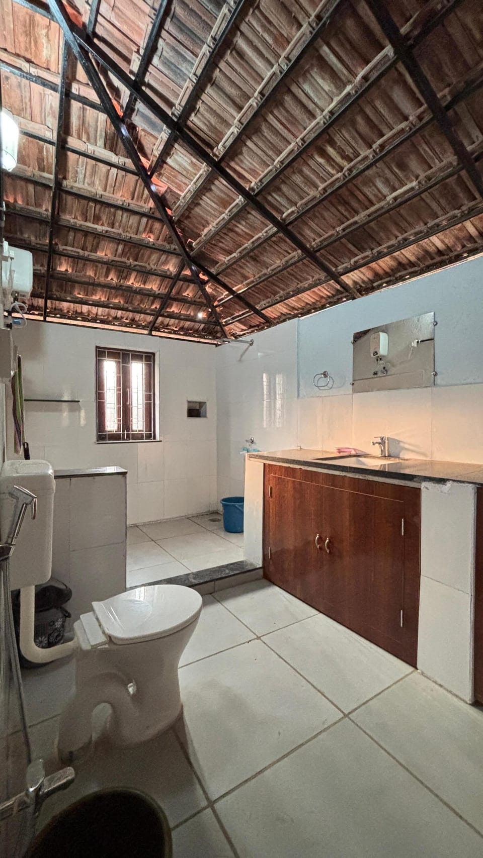 Luxury Single Room, River View | Bathroom | Slippers, bidet, towels, soap