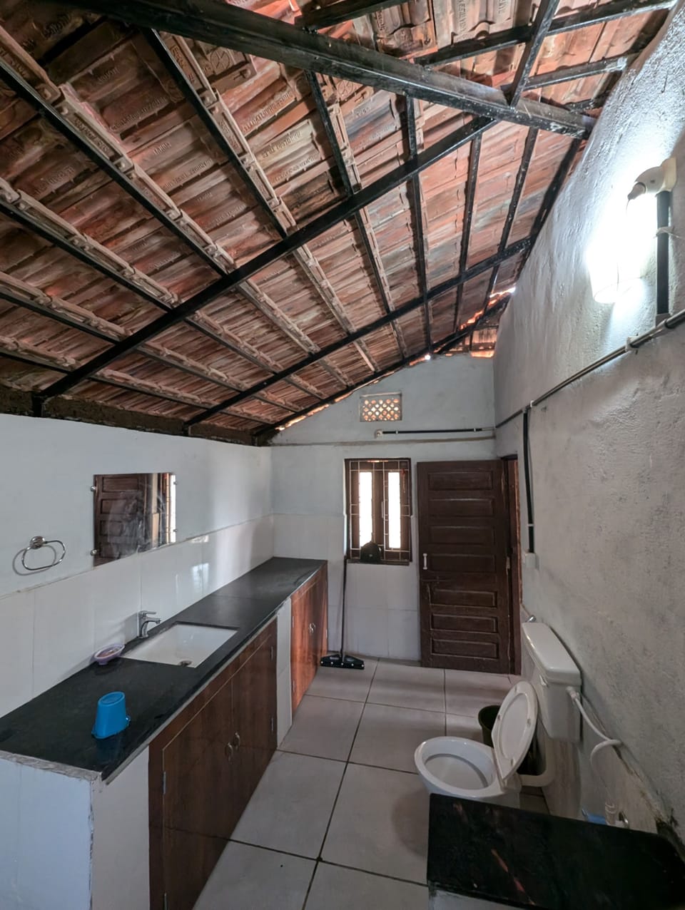 Slippers, bidet, towels, soap