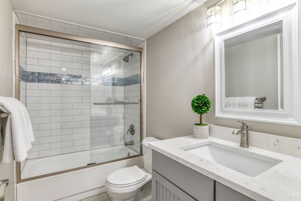 The second full bathroom is located in the hallway near the queen and twin bedrooms, and features a tub shower combo.