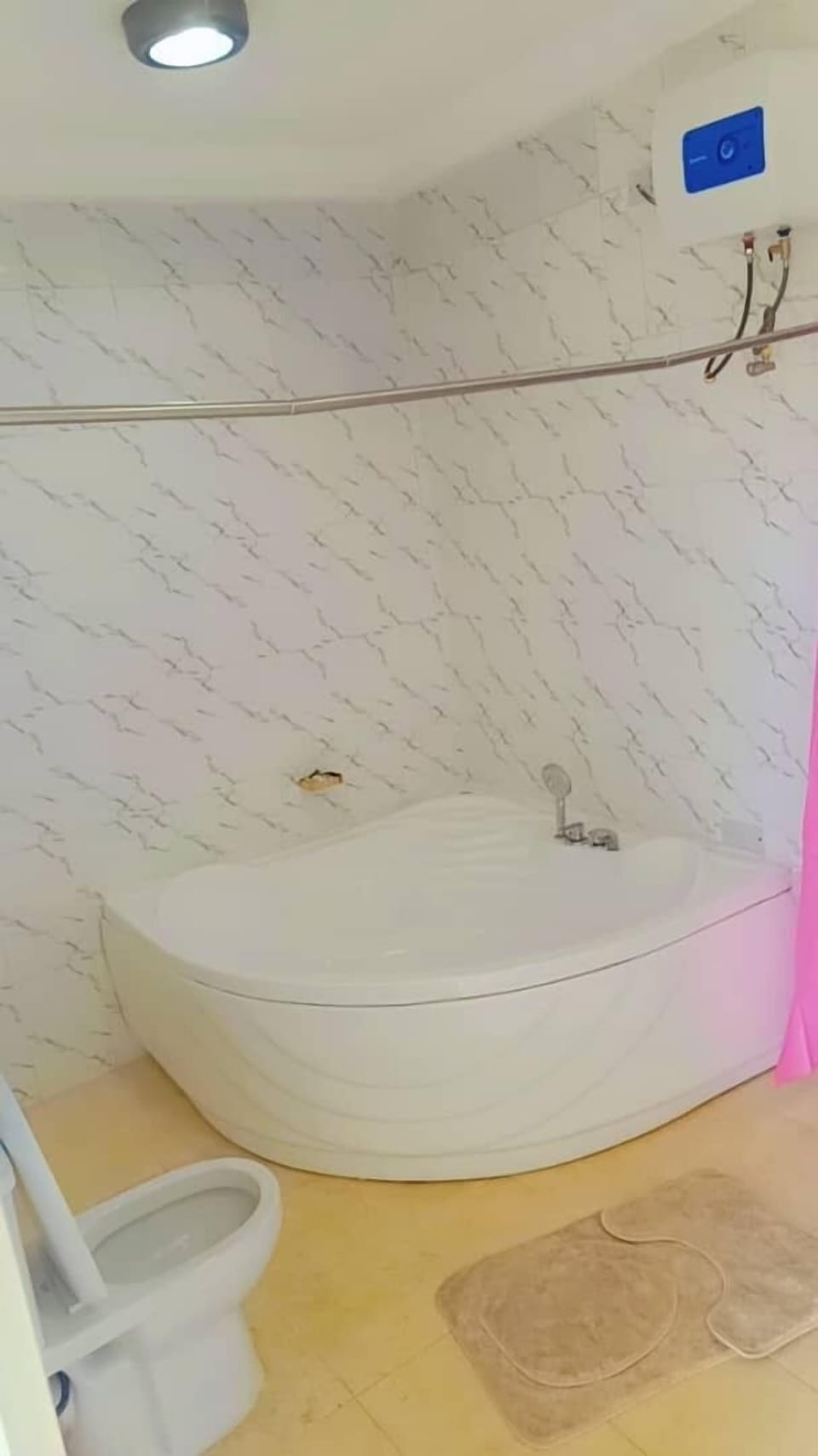 Luxury Single Room, Canal View | Bathroom | Free toiletries, towels