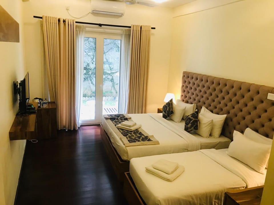 Standard Triple Room, Courtyard View | Desk, laptop workspace, iron/ironing board