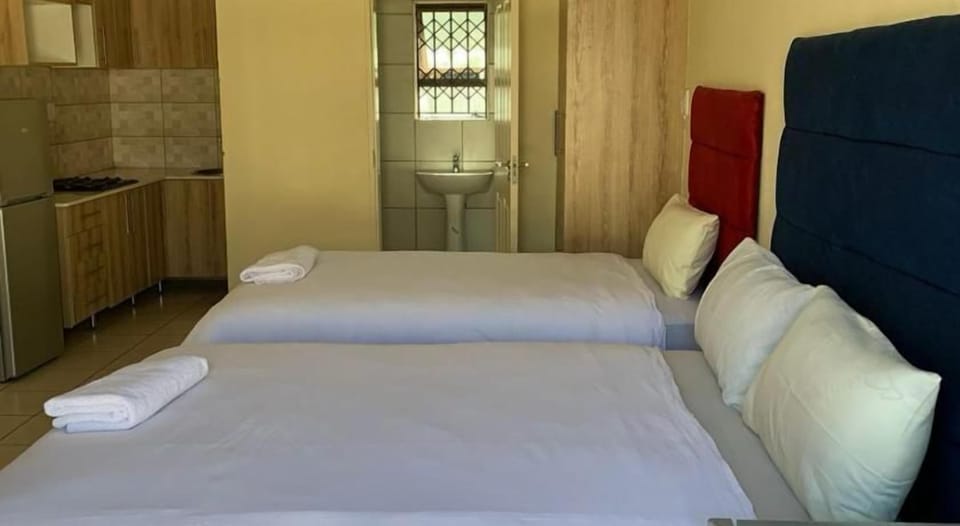 Deluxe Room | Iron/ironing board, WiFi (free)