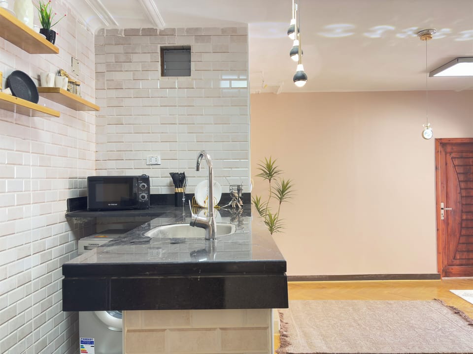 Coffee/tea maker, electric kettle, dining tables