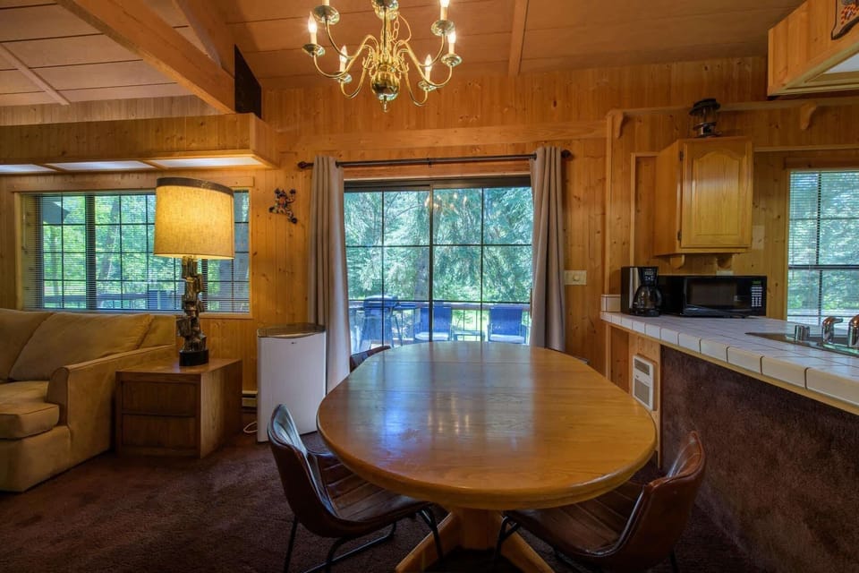 Cabin, Multiple Beds, Patio, Mountain View (Glen Lake Cabin in the Woods) | Dining