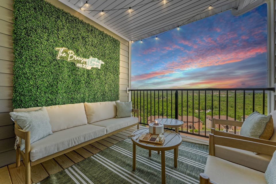 Cozy up on our private balcony featuring comfy lounge seating, string lights, and the perfect backdrop — ‘The Branson Lookout’ signature wall! 