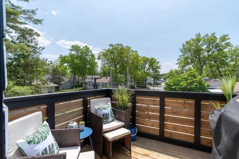 Front Porch with BBQ – Perfect for Outdoor Grilling!