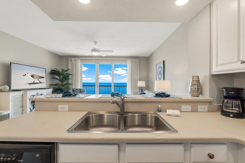 Well-equipped kitchen with modern appliances and breakfast bar — perfect for beachside breakfasts and seafood dinners.