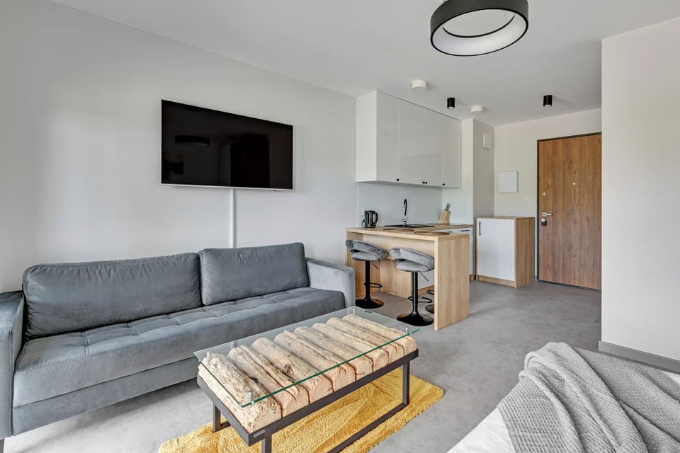 Studio Suite, Balcony | Iron/ironing board, WiFi (free)