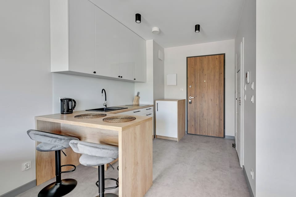Studio Suite, Balcony | Iron/ironing board, WiFi (free)