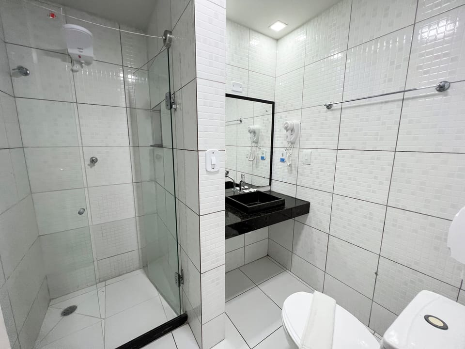 Standard Double Room | Bathroom | Shower, hair dryer, towels, shampoo