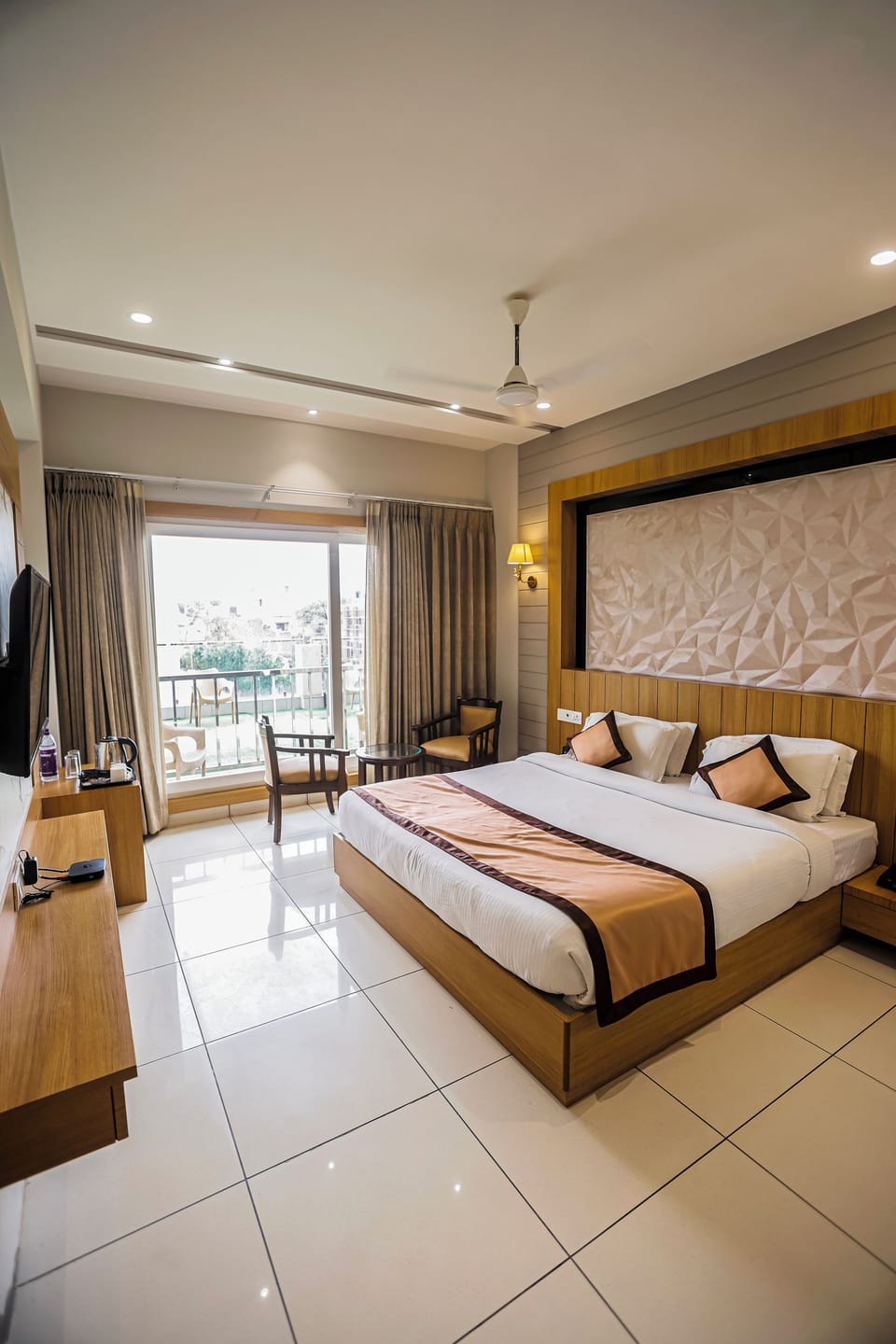 Superior Room, Balcony | Egyptian cotton sheets, premium bedding, laptop workspace, WiFi (free)