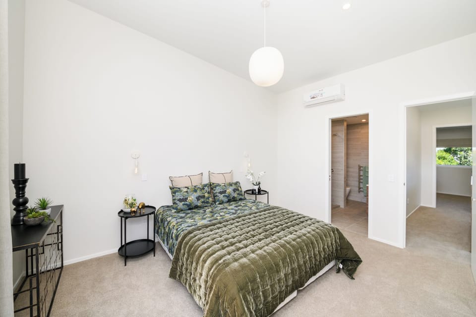 Upstairs Bedroom 1