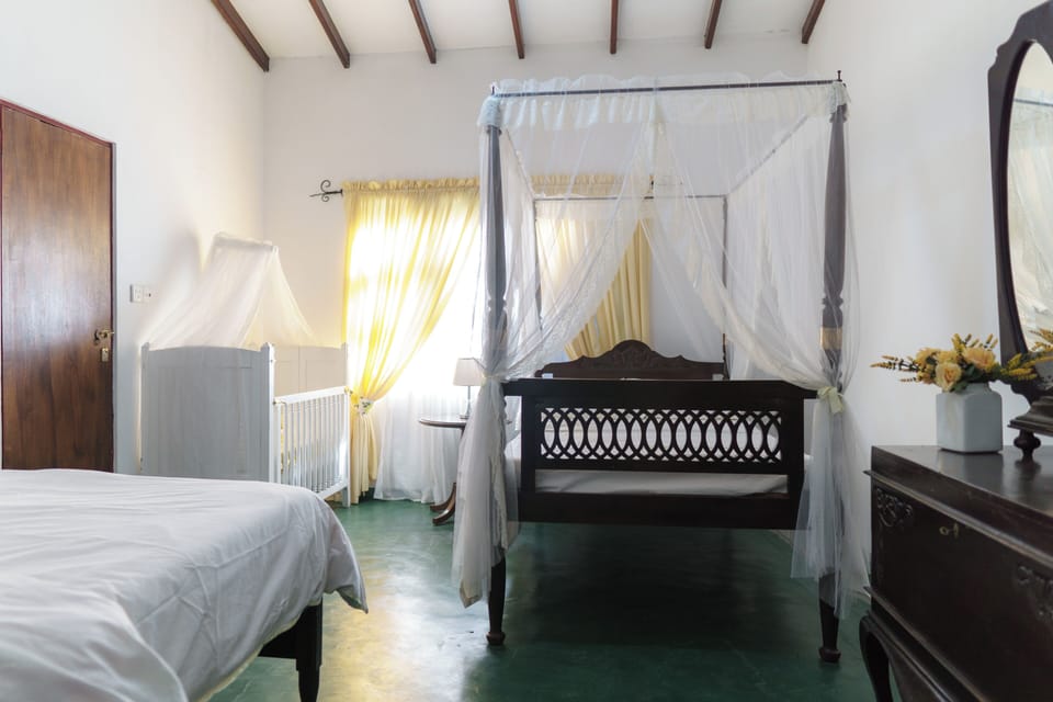 Triple Room | Desk