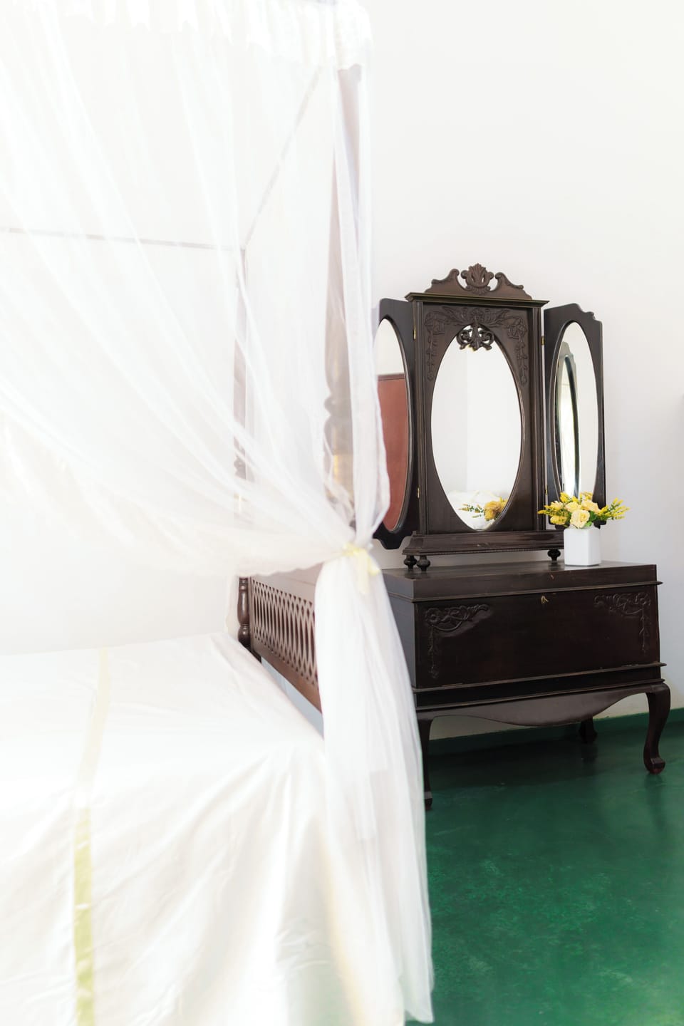 Triple Room | Desk