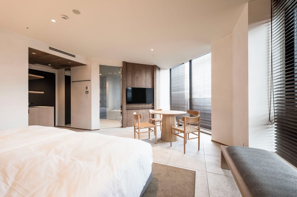 Exclusive Quadruple Room | Desk, laptop workspace, soundproofing, iron/ironing board