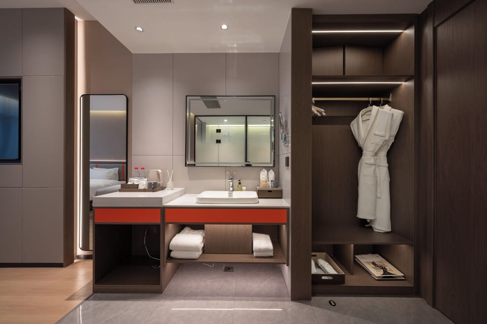 Superior Double Room | Laptop workspace, blackout drapes, WiFi (free)